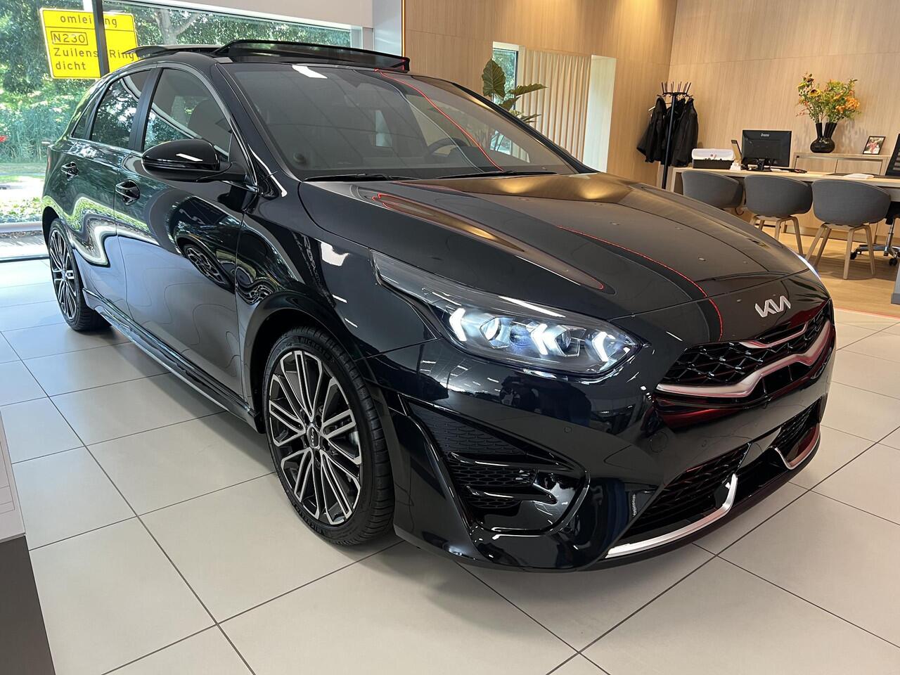 KIA CEE D Ceed 1.5 T-GDi GT-PlusLine Rijklaar vanaf ¤37.395,- Nu tijdelijke voordeel van ¤4.895,-