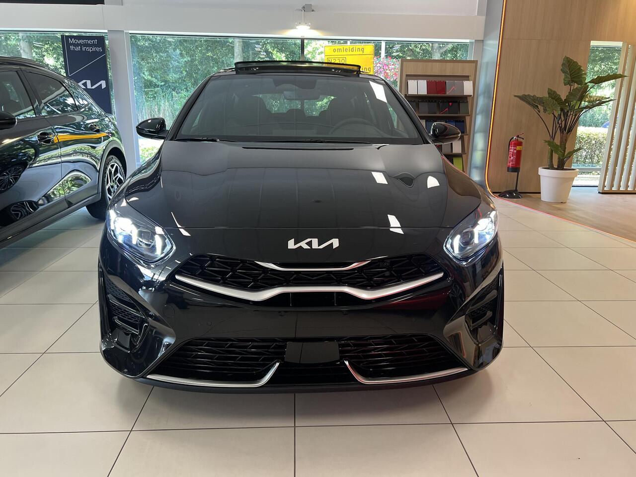 KIA CEE D Ceed 1.5 T-GDi GT-PlusLine Rijklaar vanaf ¤37.395,- Nu tijdelijke voordeel van ¤4.895,-