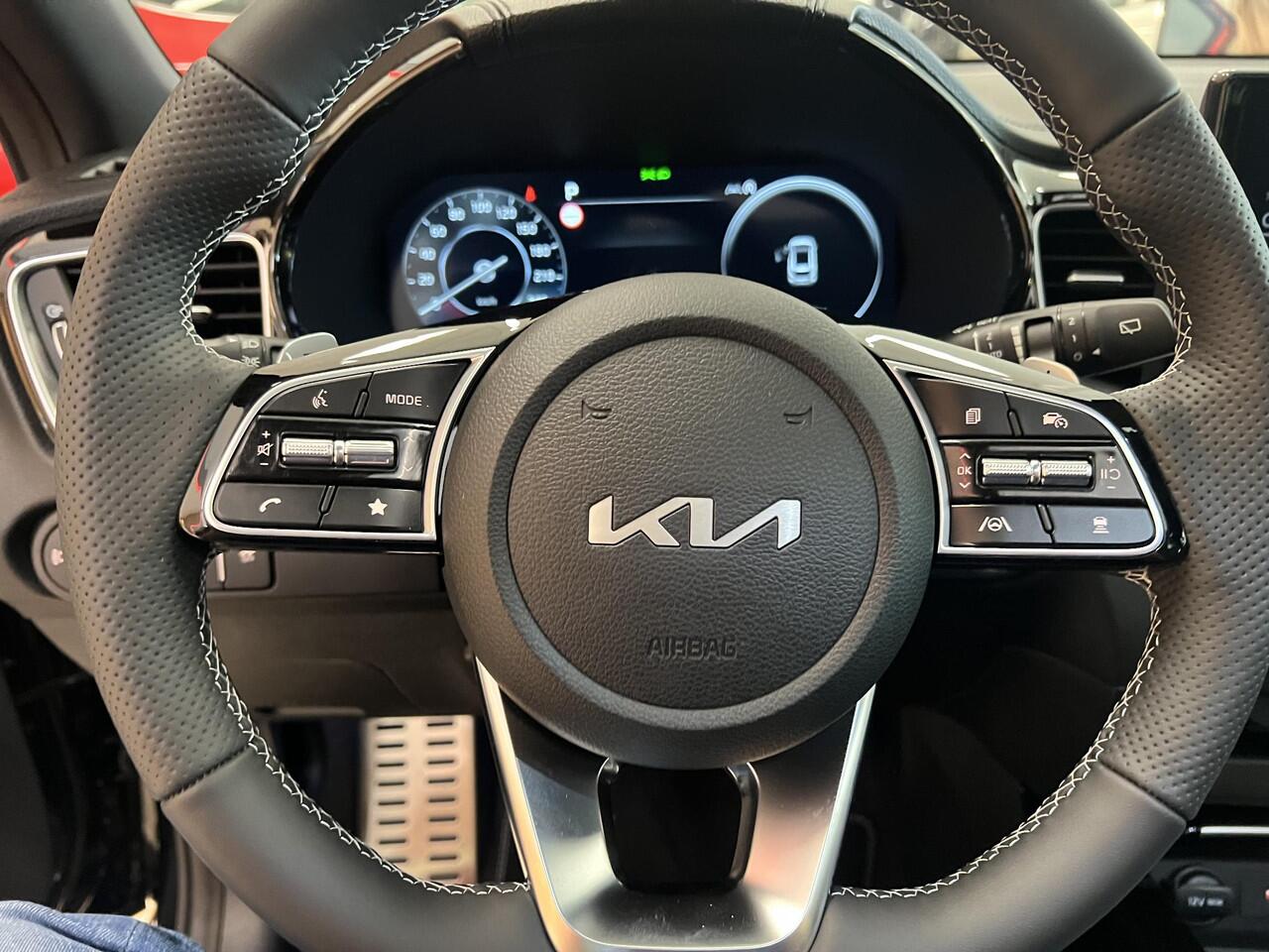 KIA CEE D Ceed 1.5 T-GDi GT-PlusLine Rijklaar vanaf ¤37.395,- Nu tijdelijke voordeel van ¤4.895,-