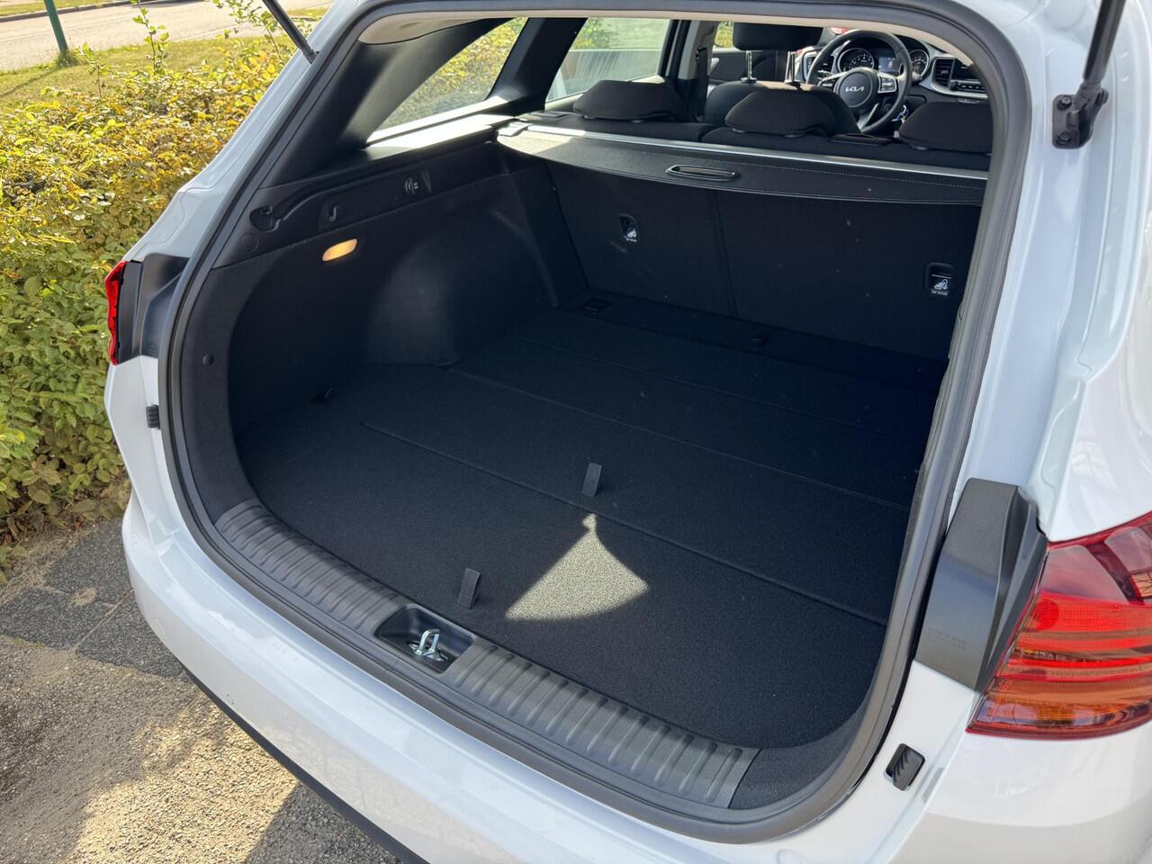 KIA CEE D Ceed Sportswagon 1.0 T-GDi ComfortLine Rijklaar vanaf ¤26.400,- Nu tijdelijke voordeel van ¤4.695,-