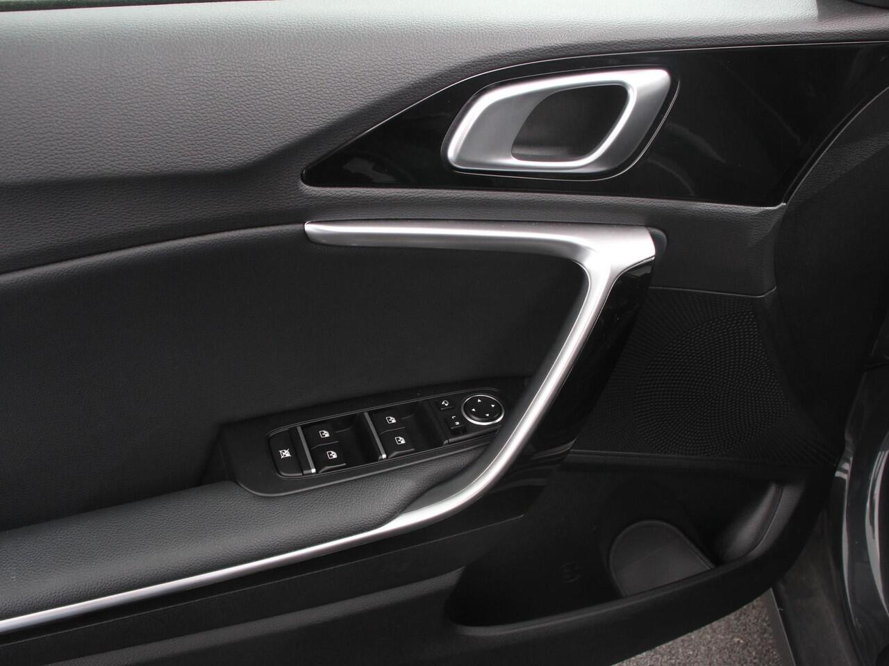 KIA CEE D Ceed Sportswagon 1.6 GDI PHEV DynamicPlusLine DEMO| Navigatie | Camera | Climate Control | Cruise control adaptive | Lane assist | Lichtmetalen Velgen | Stoelverwarming