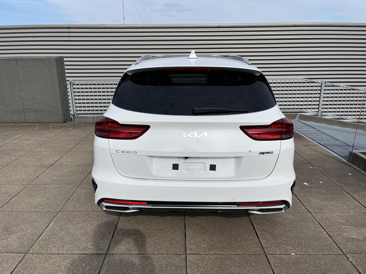 KIA CEE D Ceed SW 1.5 T-GDi GT-PlusLine AUTOMAAT NIEUW!!! / LEDER / ALCANTARA / SCHUIFDAK / NAVIGATIE