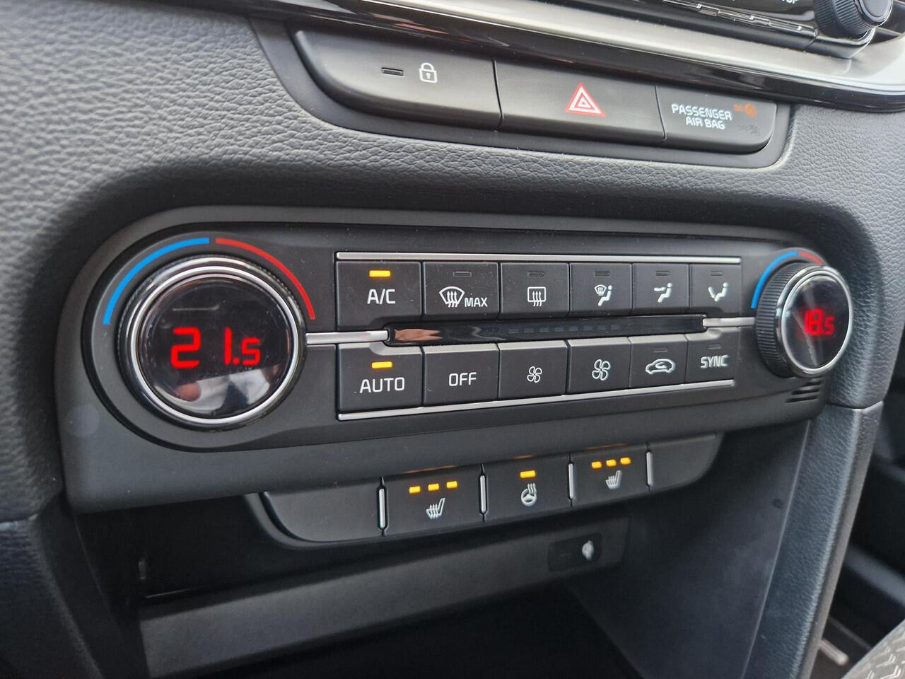 KIA CEE D Ceed Sportswagon 1.5 T-GDi DynamicPlusLine | Dodehoek | Key-Less | Stoelverwarming | LED | Licht- en Regensensor |