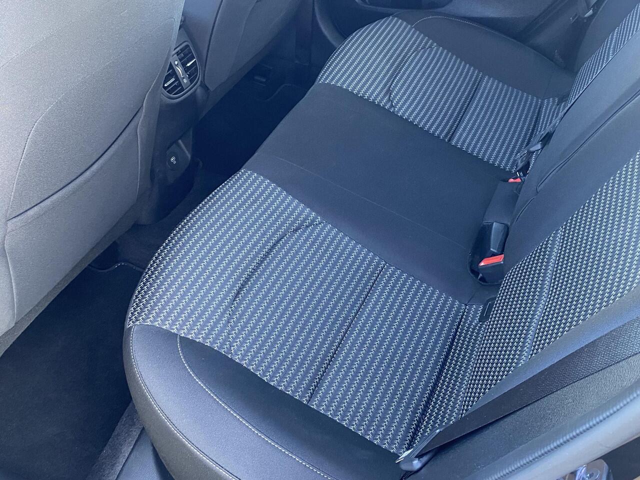 KIA CEE D Ceed Sportswagon 1.5 T-GDi DynamicLine | Demo | Apple Carplay/Android Auto | Camera | Adaptieve cruise control | LED | DAB |