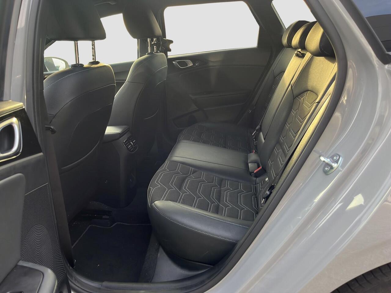 KIA CEE D Ceed Sportswagon 1.0 T-GDi Design Edition | JBL | Stoel- en Stuurverwarming | Lane Assist | Dode Hoek Assistentie |