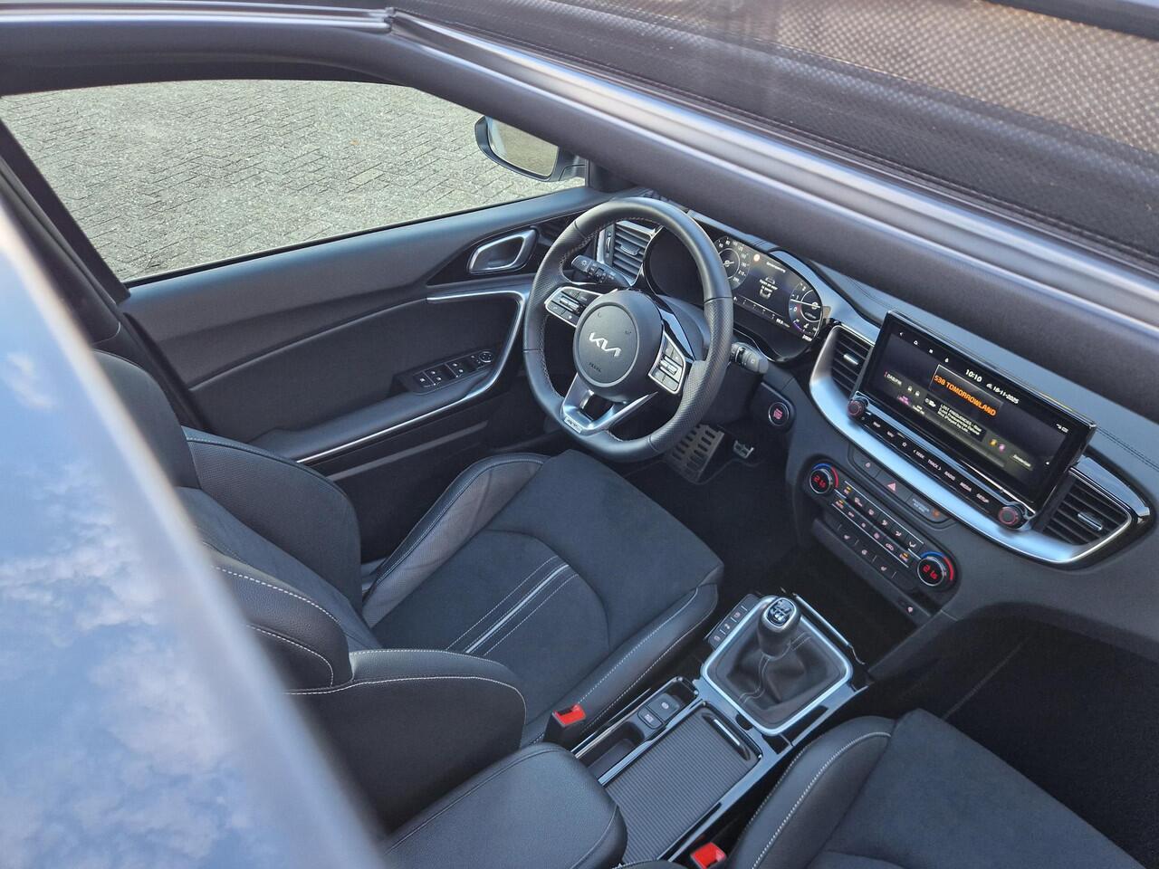 KIA CEE D Ceed Sportswagon 1.5 T-GDi GT-Line | Pano | Stoelverwarming | LED | Climate | Elek. Achterklep |