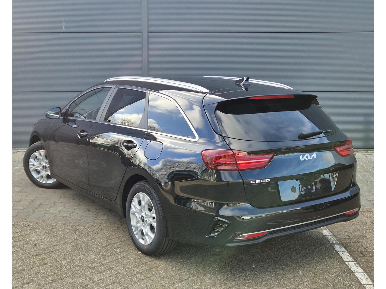 KIA CEE D Ceed Sportswagon 1.5 T-GDi DynamicPlusLine DCT7 Automaat | Stoel- en stuurwielverwarming | Parkeersensoren achter | Adaptieve cruise control | Dodehoekassistentie |
