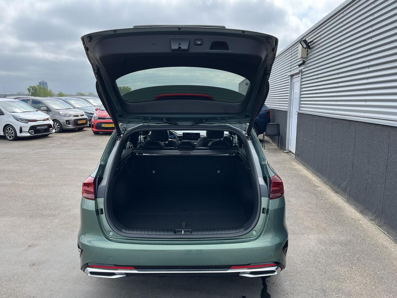 KIA CEE D Ceed Sportswagon 1.5 T-GDi GT-Line ACTIE EXCLUSIEF BIJ KOOIJMAN TIEL: 0344-611400, NIEUW UIT VOORRAADLEVERBAAR! DIRECT RIJDEN!