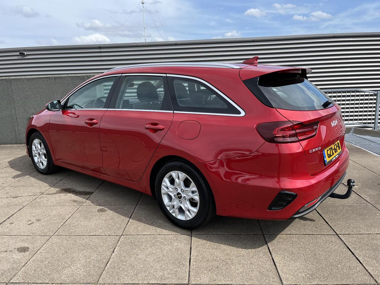 KIA CEE D Ceed Sportswagon 1.5 T-GDi DynamicLine 6-Versn. Trekhaak / Navigatie / Achteruitrijcamera / Apple Carplay/Android Auto / Parkeersensoren / Boekjes compleet