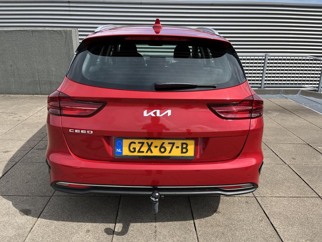 KIA CEE D Ceed Sportswagon 1.5 T-GDi DynamicLine 6-Versn. Trekhaak / Navigatie / Achteruitrijcamera / Apple Carplay/Android Auto / Parkeersensoren / Boekjes compleet