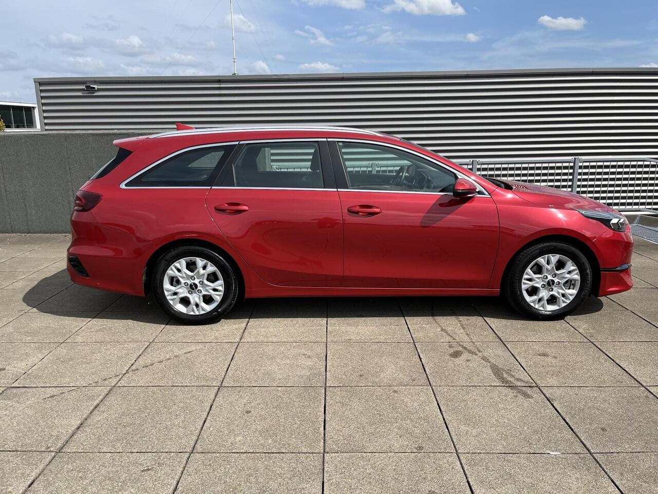KIA CEE D Ceed Sportswagon 1.5 T-GDi DynamicLine 6-Versn. Trekhaak / Navigatie / Achteruitrijcamera / Apple Carplay/Android Auto / Parkeersensoren / Boekjes compleet