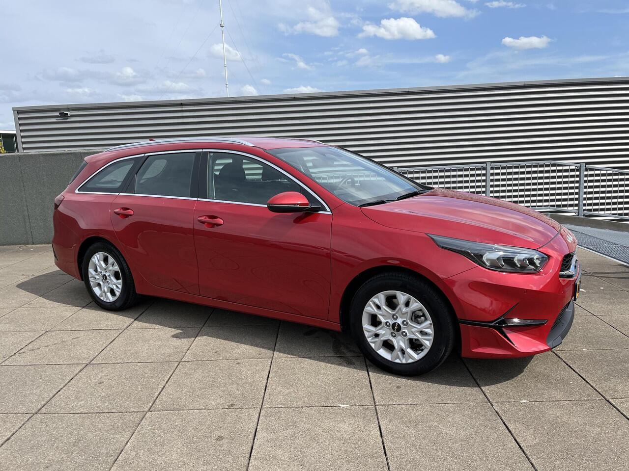 KIA CEE D Ceed Sportswagon 1.5 T-GDi DynamicLine 6-Versn. Trekhaak / Navigatie / Achteruitrijcamera / Apple Carplay/Android Auto / Parkeersensoren / Boekjes compleet