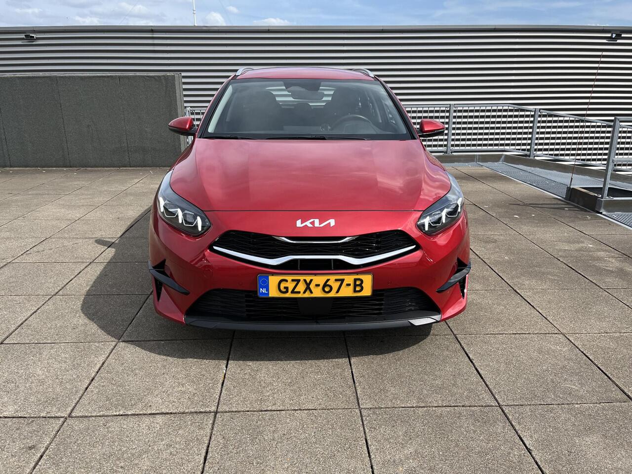 KIA CEE D Ceed Sportswagon 1.5 T-GDi DynamicLine 6-Versn. Trekhaak / Navigatie / Achteruitrijcamera / Apple Carplay/Android Auto / Parkeersensoren / Boekjes compleet