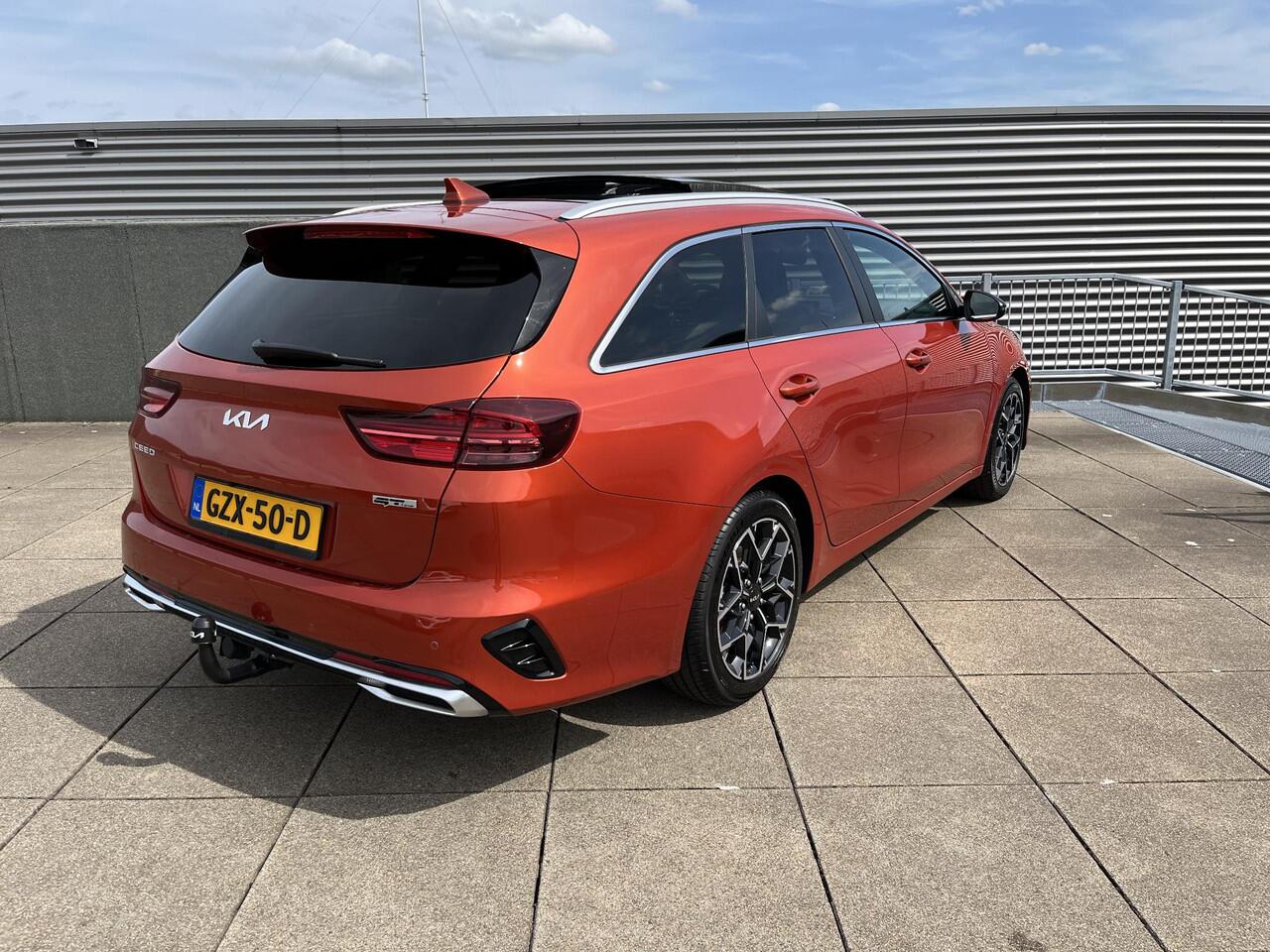 KIA CEE D Ceed Sportswagon 1.5 T-GDi GT-Line AUTOMAAT NAVIGATIE / ACHTERUITRIJCAMERA / Trekhaak