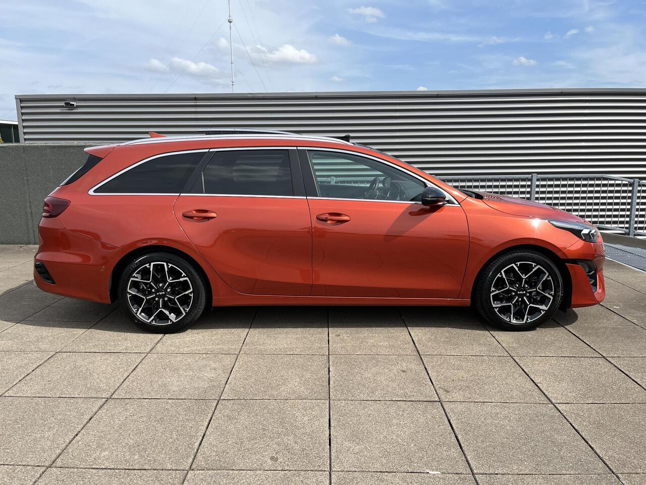 KIA CEE D Ceed Sportswagon 1.5 T-GDi GT-Line AUTOMAAT NAVIGATIE / ACHTERUITRIJCAMERA / Trekhaak