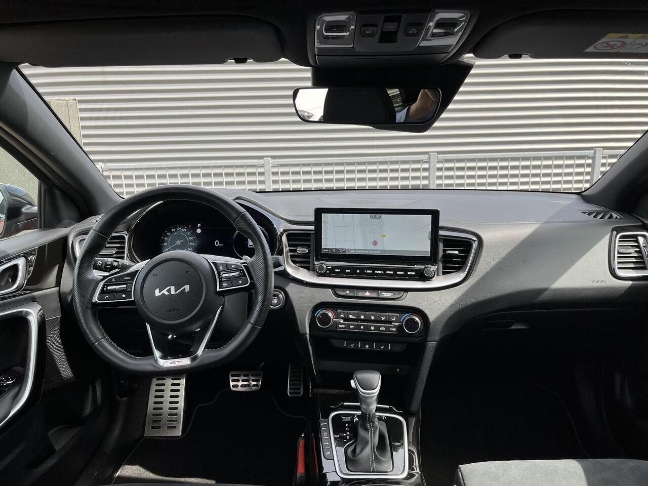 KIA CEE D Ceed Sportswagon 1.5 T-GDi GT-Line AUTOMAAT NAVIGATIE / ACHTERUITRIJCAMERA / Trekhaak