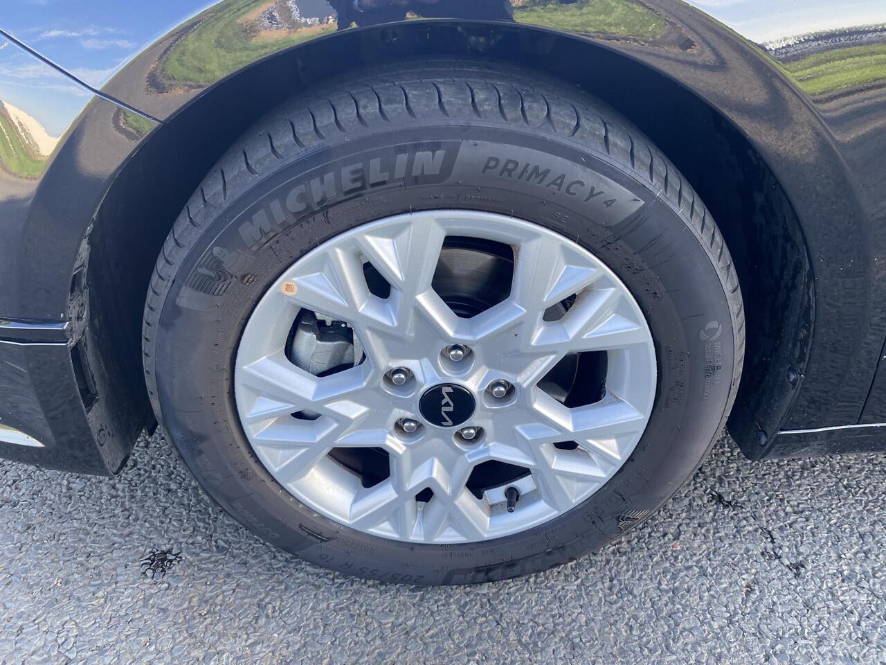 KIA CEE D Ceed Sportswagon 1.5 T-GDi DynamicLine | Demo | Apple Carplay/Android Auto | Camera | Adaptieve cruise control | LED | DAB |