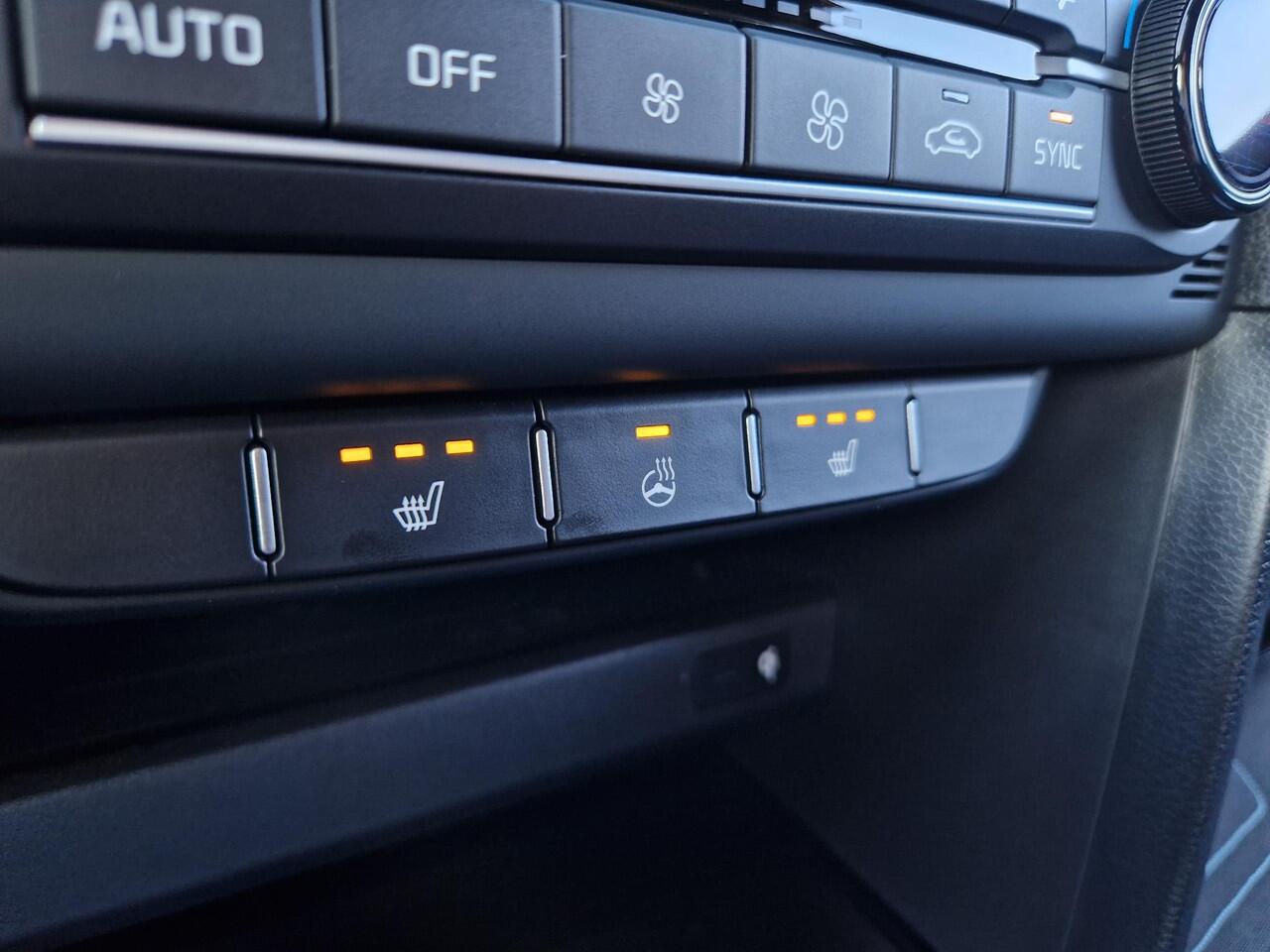 KIA CEE D Ceed Sportswagon 1.0 T-GDi Design Edition | JBL | Stoel- en Stuurverwarming | Lane Assist | Dode Hoek Assistentie |