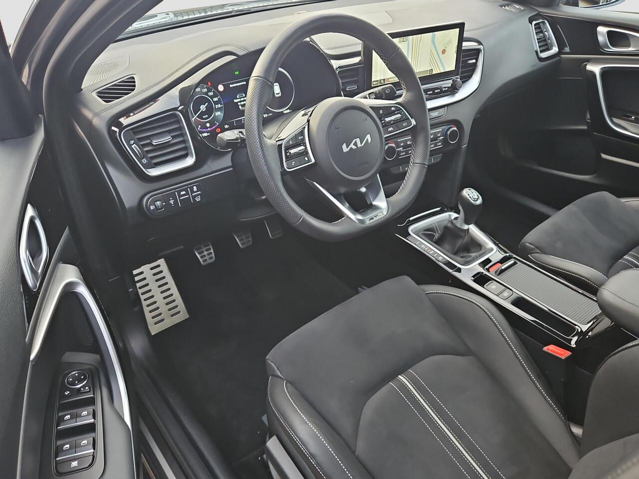 KIA CEE D Ceed Sportswagon 1.5 T-GDi GT-Line | Sportstuur | Pano | Stoel- en Stuurverwarming | Dodehoek Ass. | Navi | Clima | Elektr. Achterklep |