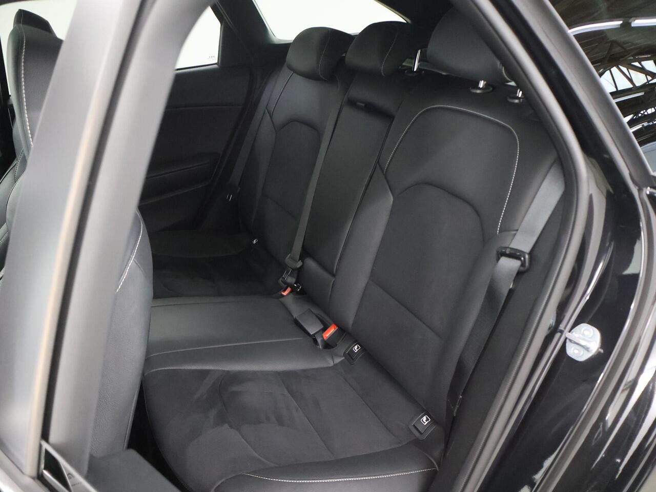 KIA CEE D Ceed Sportswagon 1.5 T-GDi GT-Line | Panoramadak | Matrix LED Koplampen | Stoel/Stuurverwarming | Keyless Go | Elektrisch bedienbare achterklep