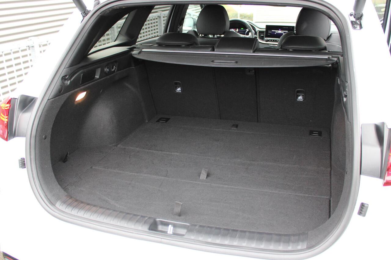 KIA CEE D Ceed Sportswagon 1.5 T-GDi GT-PlusLine Schuifdak / Trekhaak / Seat memory / JBL audio / Navigatie Apple CarPlay/Android Auto / ACC / Keyless