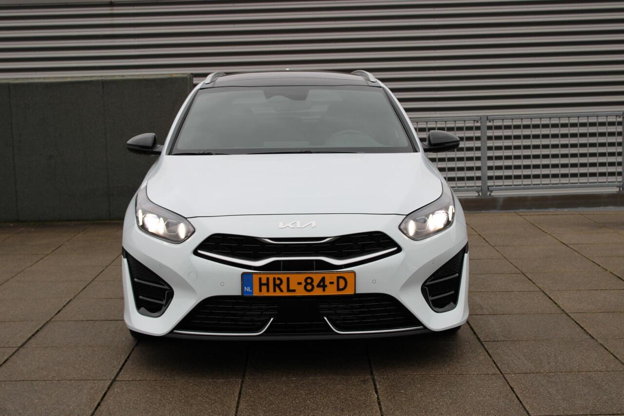 KIA CEE D Ceed Sportswagon 1.5 T-GDi GT-PlusLine Schuifdak / Trekhaak / Seat memory / JBL audio / Navigatie Apple CarPlay/Android Auto / ACC / Keyless