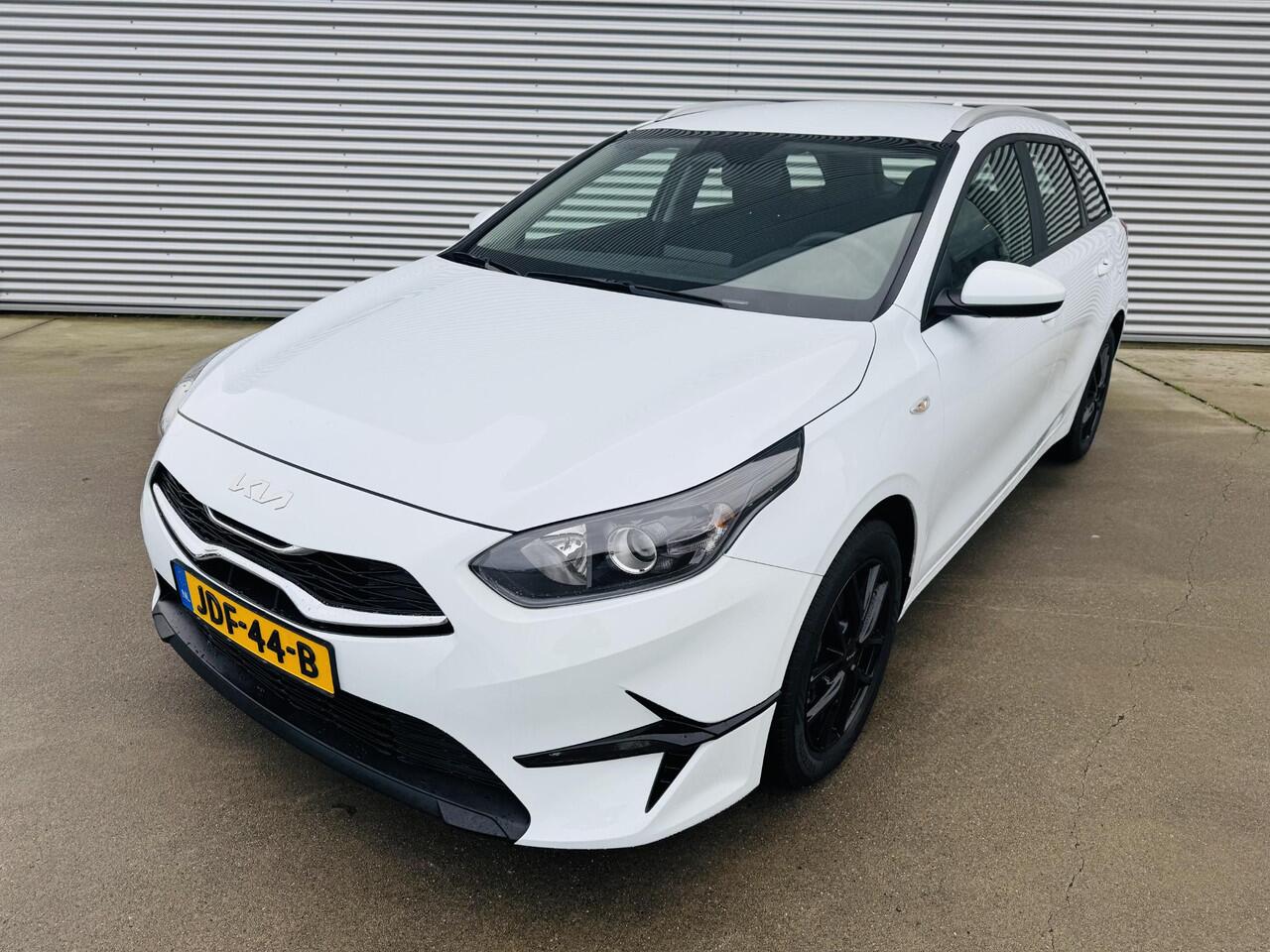 KIA CEE D Ceed Sportswagon 1.0 T-GDi ComfortLine Black Wheels + 4 season banden Demo auto ! | BTW Auto | Km-stand kan iets varieeren ! | Informeer altijd even of de auto aanwezig is..
