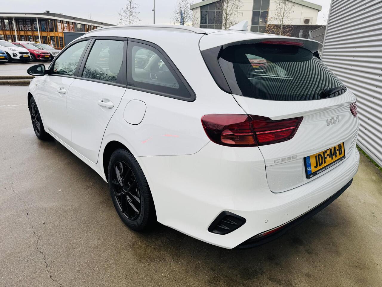 KIA CEE D Ceed Sportswagon 1.0 T-GDi ComfortLine Black Wheels + 4 season banden Demo auto ! | BTW Auto | Km-stand kan iets varieeren ! | Informeer altijd even of de auto aanwezig is..