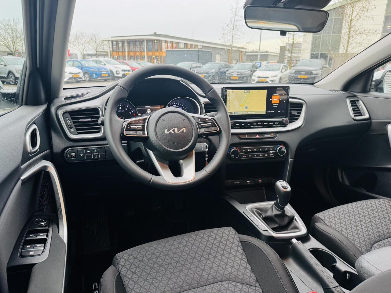 KIA CEE D Ceed Sportswagon 1.0 T-GDi ComfortLine Black Wheels + 4 season banden Demo auto ! | BTW Auto | Km-stand kan iets varieeren ! | Informeer altijd even of de auto aanwezig is..