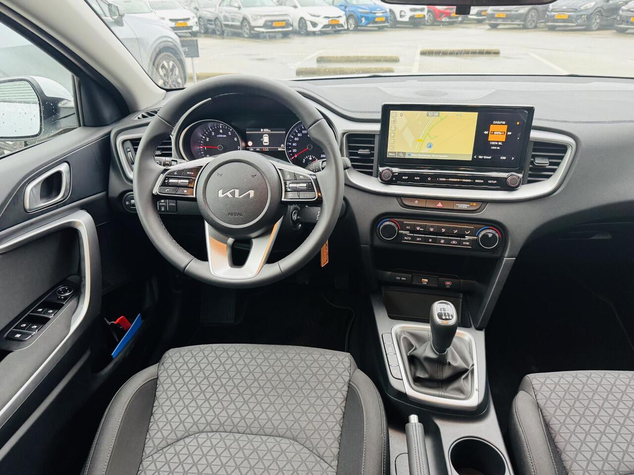 KIA CEE D Ceed Sportswagon 1.0 T-GDi ComfortLine Black Wheels + 4 season banden Demo auto ! | BTW Auto | Km-stand kan iets varieeren ! | Informeer altijd even of de auto aanwezig is..