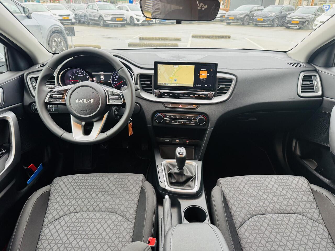 KIA CEE D Ceed Sportswagon 1.0 T-GDi ComfortLine Black Wheels + 4 season banden Demo auto ! | BTW Auto | Km-stand kan iets varieeren ! | Informeer altijd even of de auto aanwezig is..