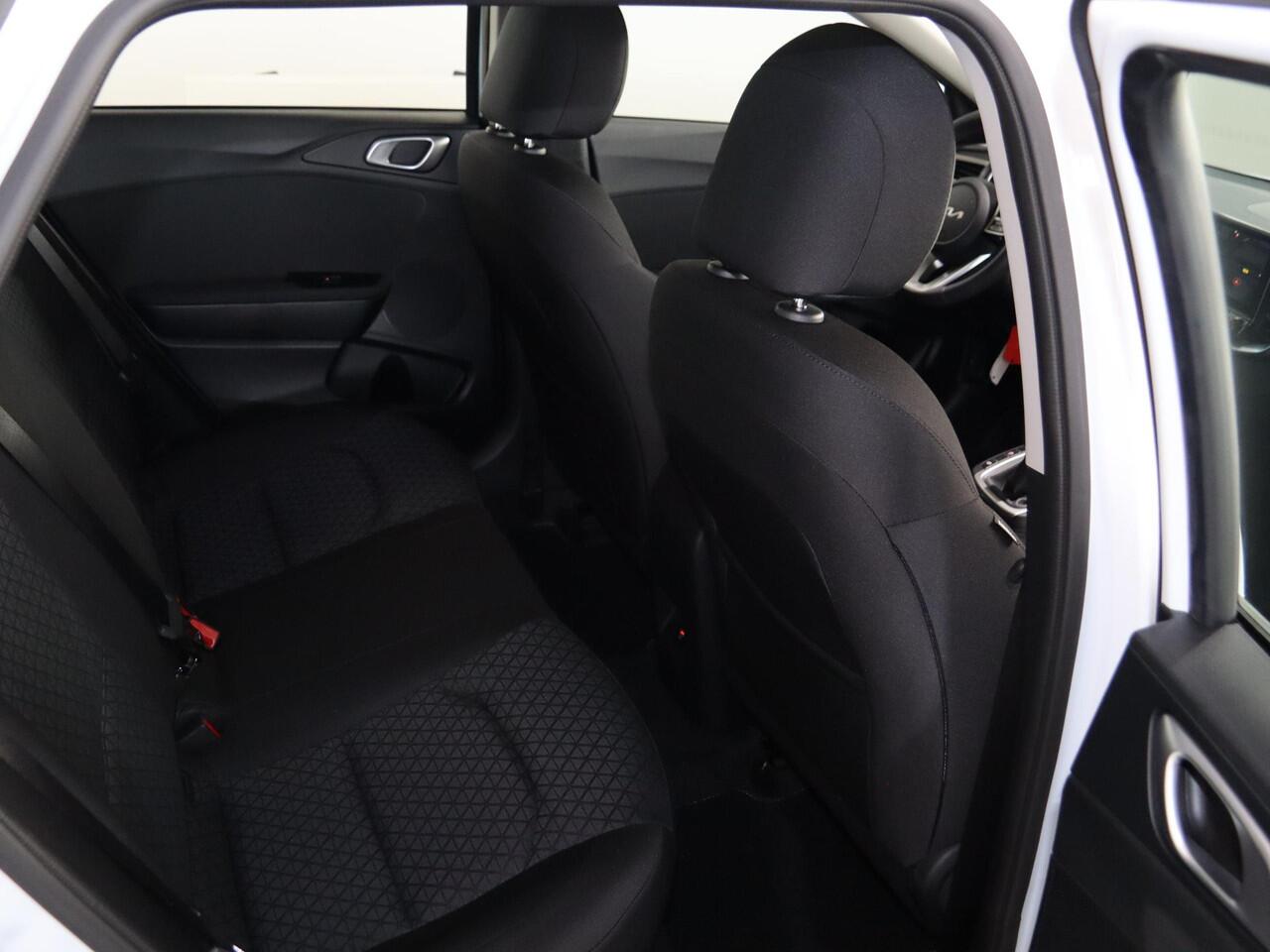 KIA CEE D Ceed SW 1.0 T-GDi ComfortLine | Klimaatregeling | Dakrails | Cruise control | Achteruitrijcamera | Navigatie |