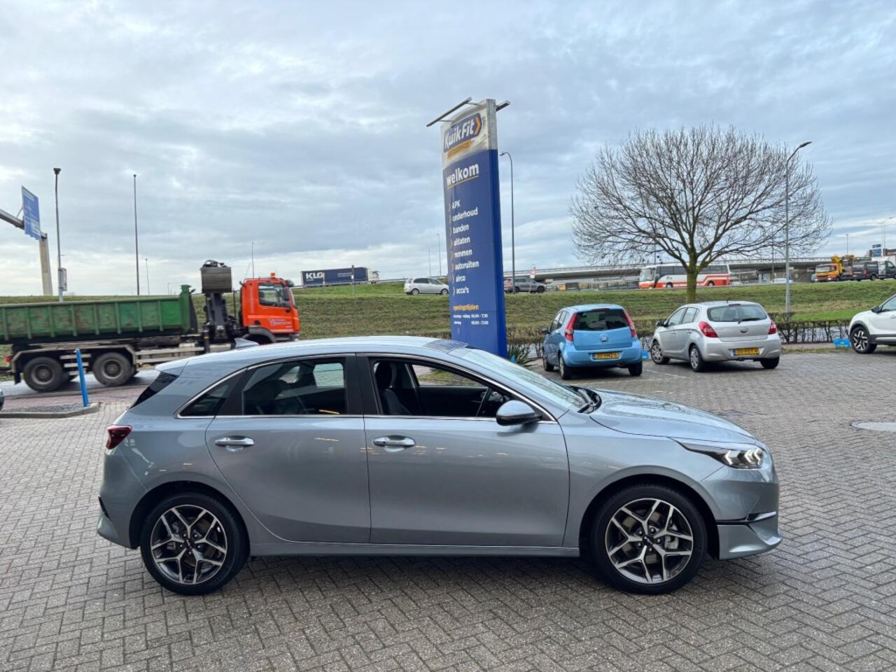 KIA CEE D 1.5 T-GDI AUTOMAAT DYNAMICLINE NAVI PDC WINTERPACK.