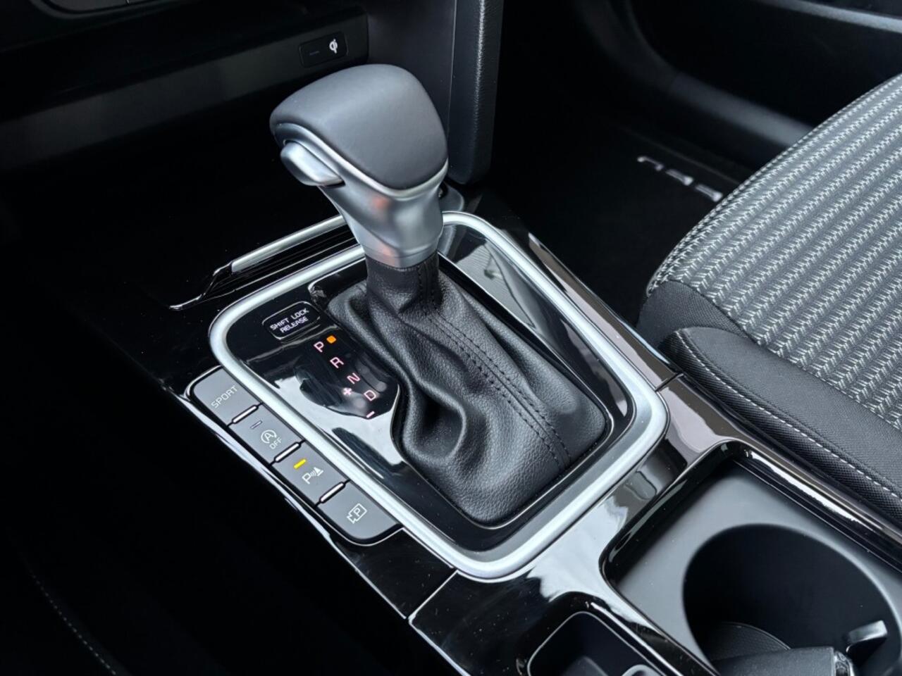 KIA CEE D 1.5 T-GDI AUTOMAAT DYNAMICLINE NAVI PDC WINTERPACK.