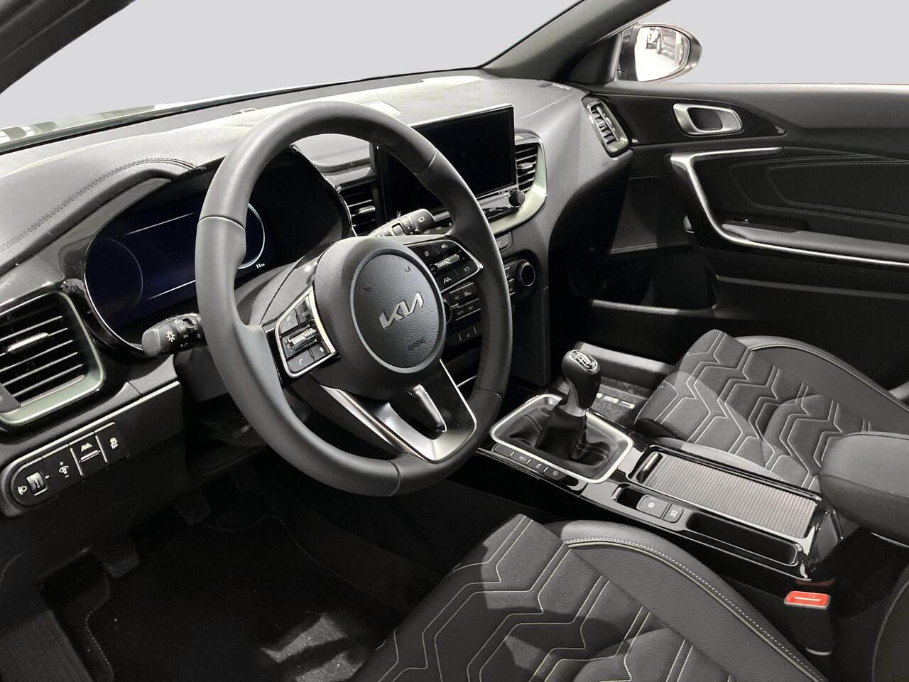 KIA CEE D Ceed 1.0 T-GDi Design Edition | Stoelverwarming | Parkeersensoren | LED Koplampen | Dodehoekassistentie | Stuurwiel verwarmd |