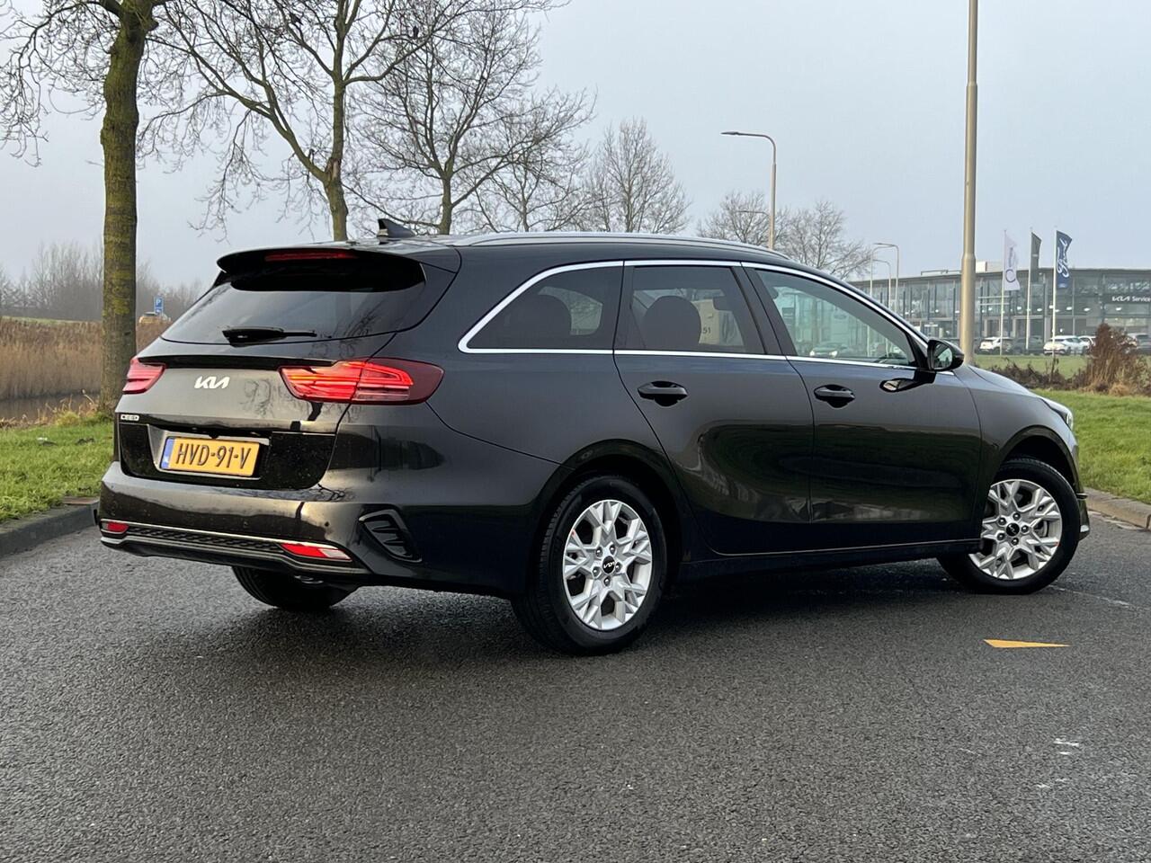 KIA CEE D Ceed Sportswagon 1.5 T-GDi DynamicPlusLine DCT7 Automaat | Stoel- en stuurwielverwarming | Parkeersensoren achter | Adaptieve cruise control | Dodehoekassistentie | Afneembare Trekhaak |