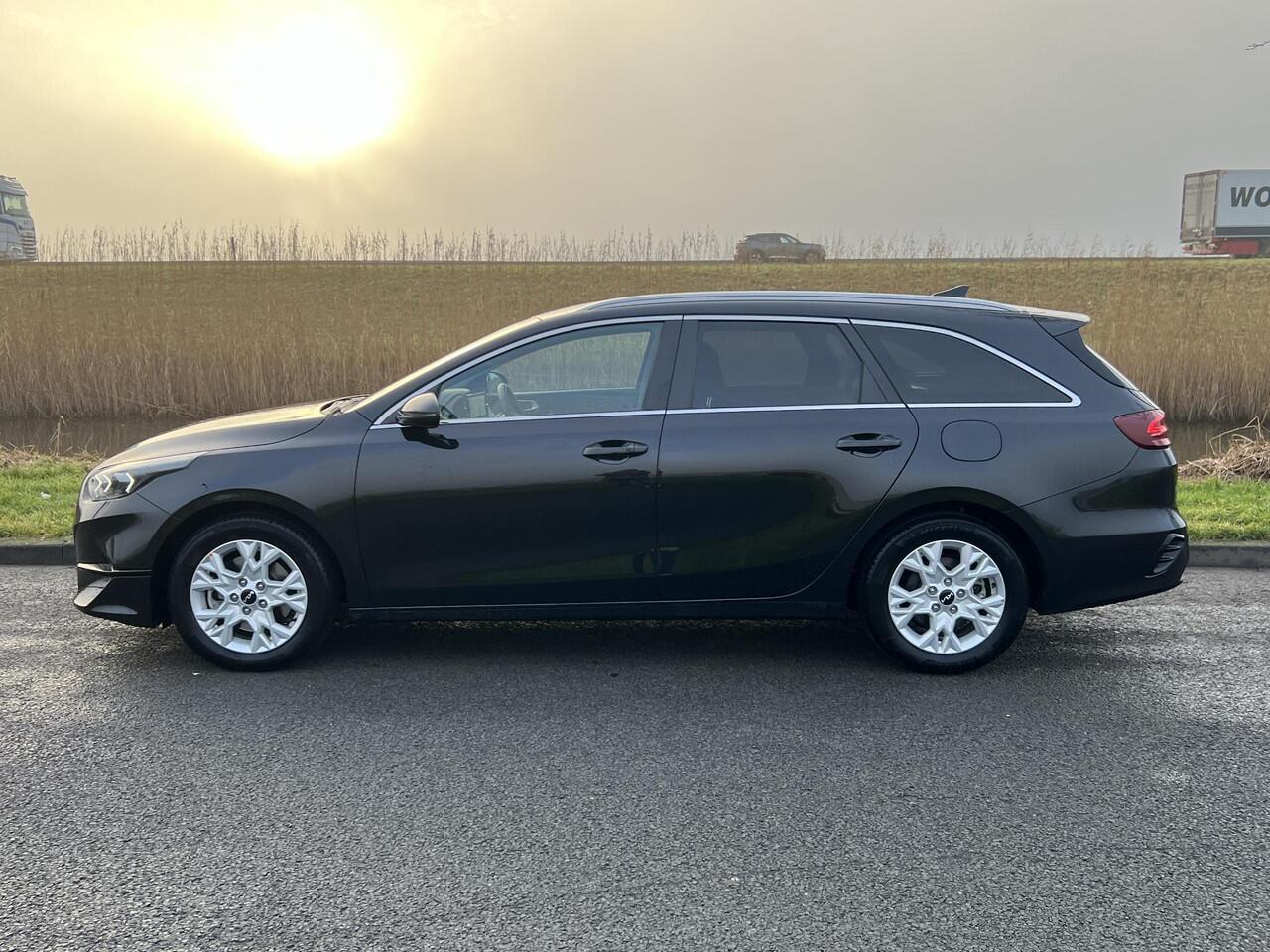 KIA CEE D Ceed Sportswagon 1.5 T-GDi DynamicPlusLine DCT7 Automaat | Stoel- en stuurwielverwarming | Parkeersensoren achter | Adaptieve cruise control | Dodehoekassistentie | Afneembare Trekhaak |