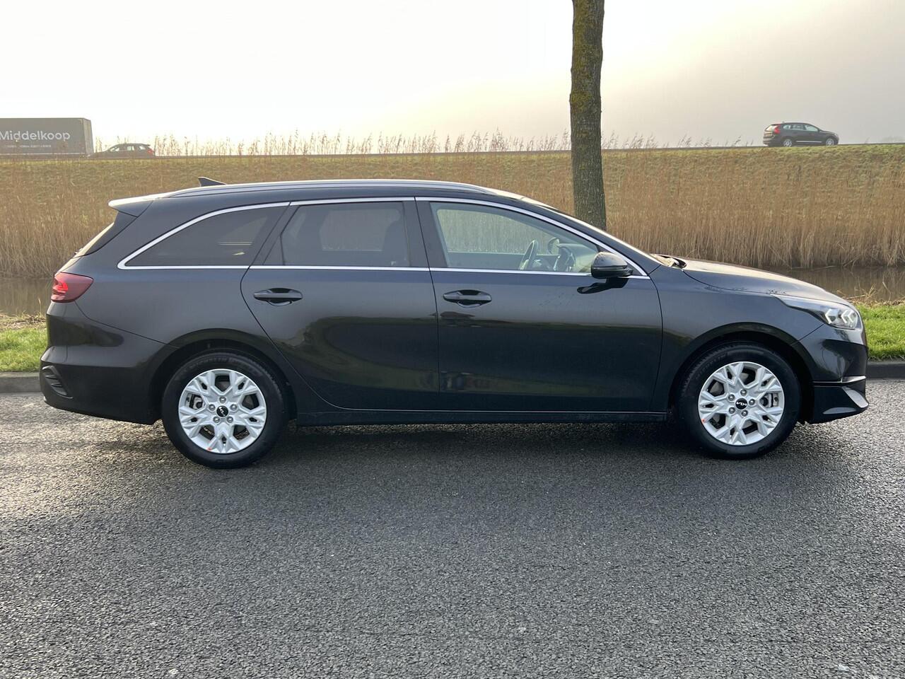 KIA CEE D Ceed Sportswagon 1.5 T-GDi DynamicPlusLine DCT7 Automaat | Stoel- en stuurwielverwarming | Parkeersensoren achter | Adaptieve cruise control | Dodehoekassistentie | Afneembare Trekhaak |