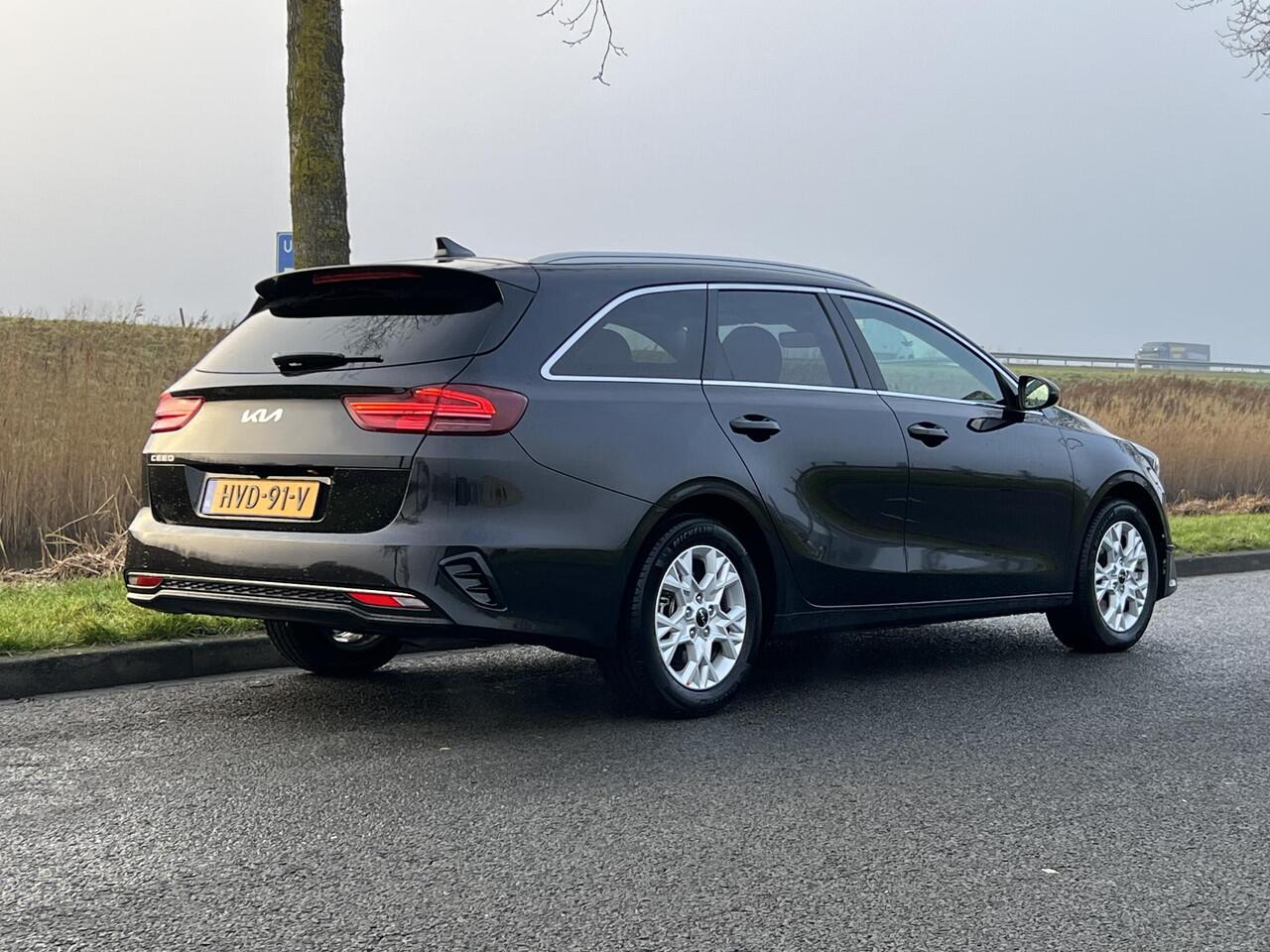 KIA CEE D Ceed Sportswagon 1.5 T-GDi DynamicPlusLine DCT7 Automaat | Stoel- en stuurwielverwarming | Parkeersensoren achter | Adaptieve cruise control | Dodehoekassistentie | Afneembare Trekhaak |