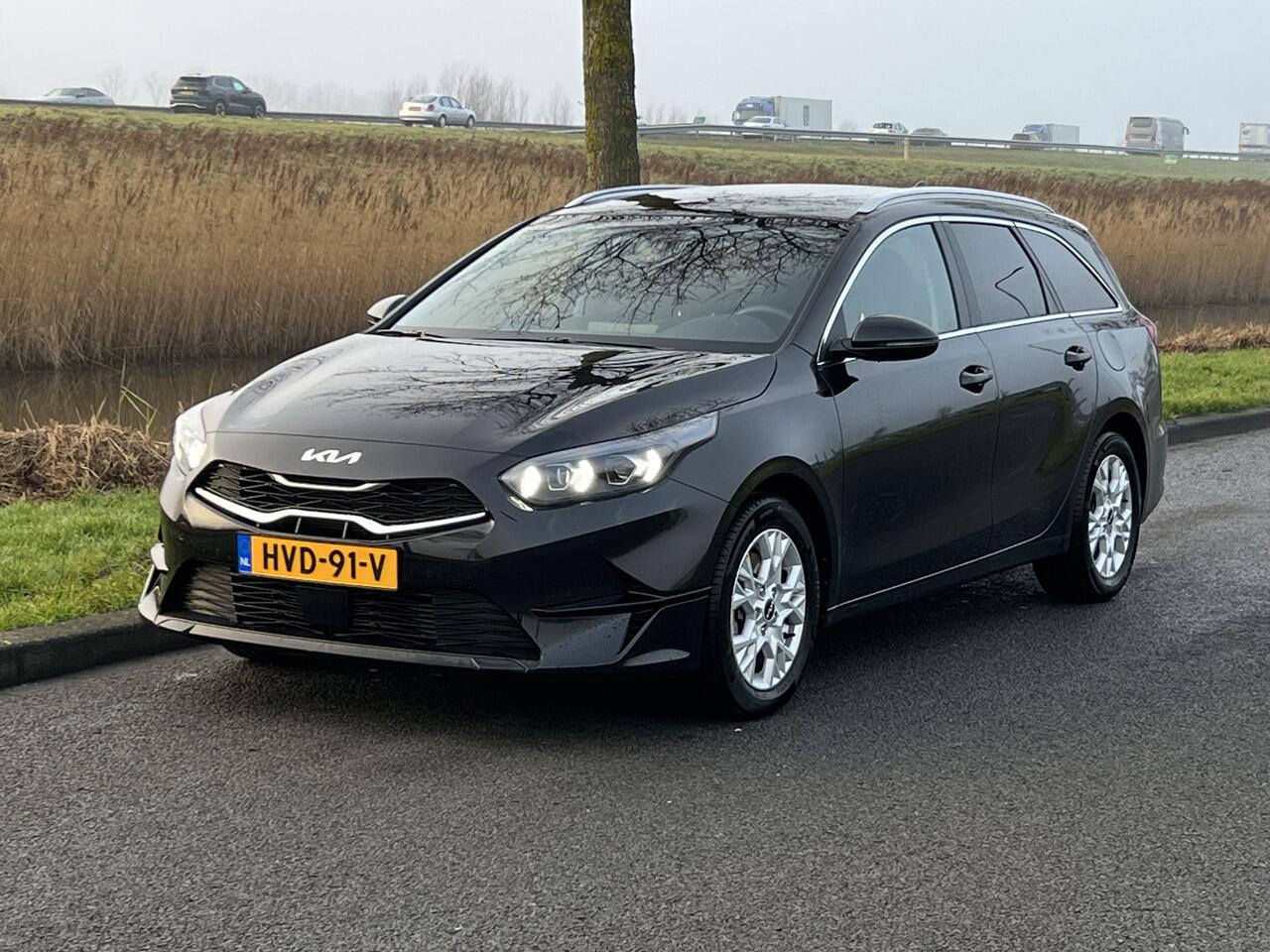 KIA CEE D Ceed Sportswagon 1.5 T-GDi DynamicPlusLine DCT7 Automaat | Stoel- en stuurwielverwarming | Parkeersensoren achter | Adaptieve cruise control | Dodehoekassistentie | Afneembare Trekhaak |