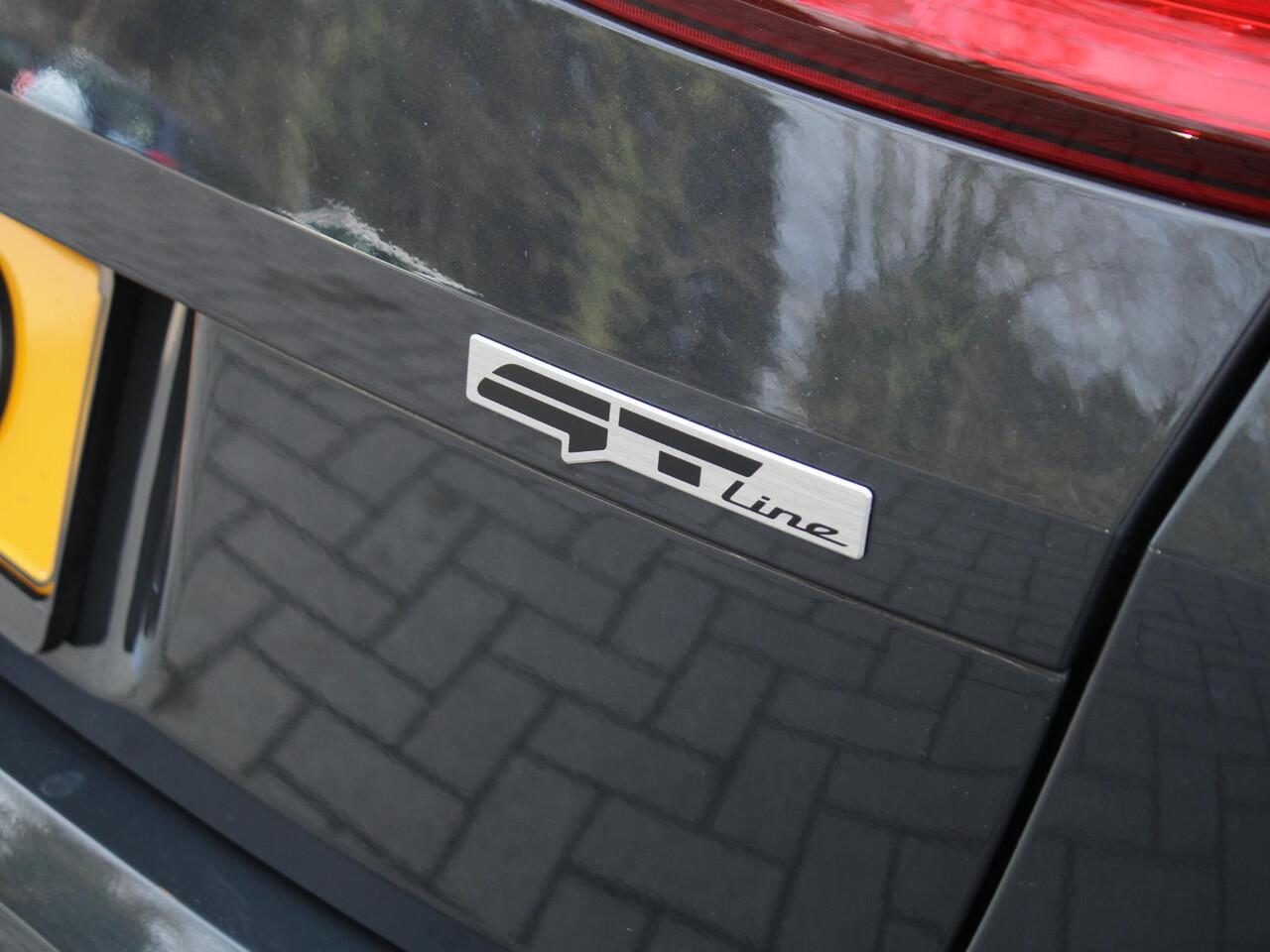 KIA CEE D Ceed Sportswagon 1.5 T-GDi GT-Line | Panorama dak | Stoel & stuurverwarming | Camera | Apple carplay