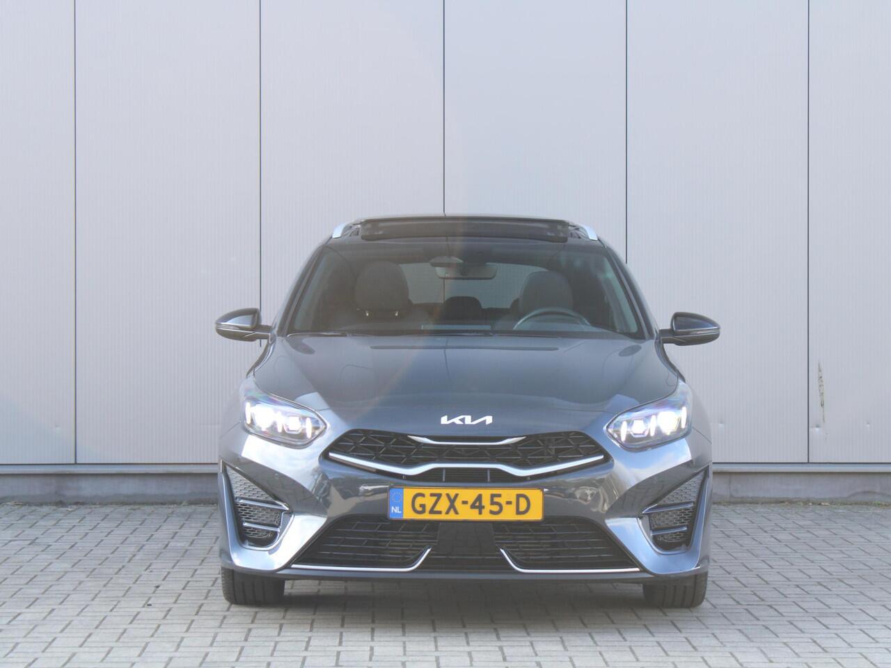 KIA CEE D Ceed Sportswagon 1.5 T-GDi GT-Line | Panorama dak | Stoel & stuurverwarming | Camera | Apple carplay