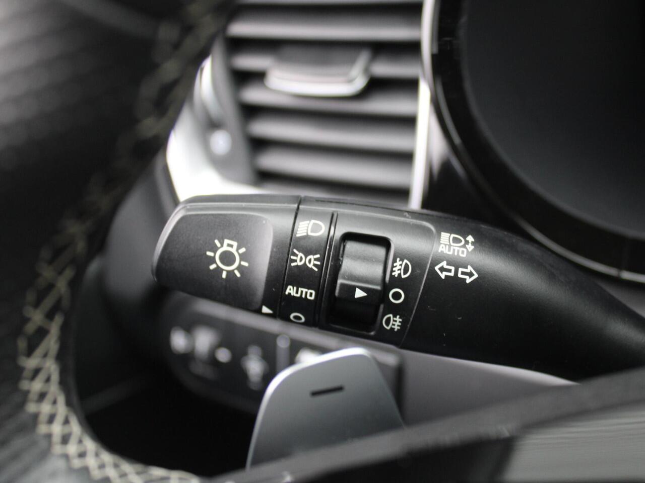 KIA CEE D Ceed 1.5 T-GDi GT-Line | Stuur-/stoelverwarming | Schuifdak | Cruise adapt. | Camera | 17" LM | LED | Dodehoek sensor | Draadloze lader |