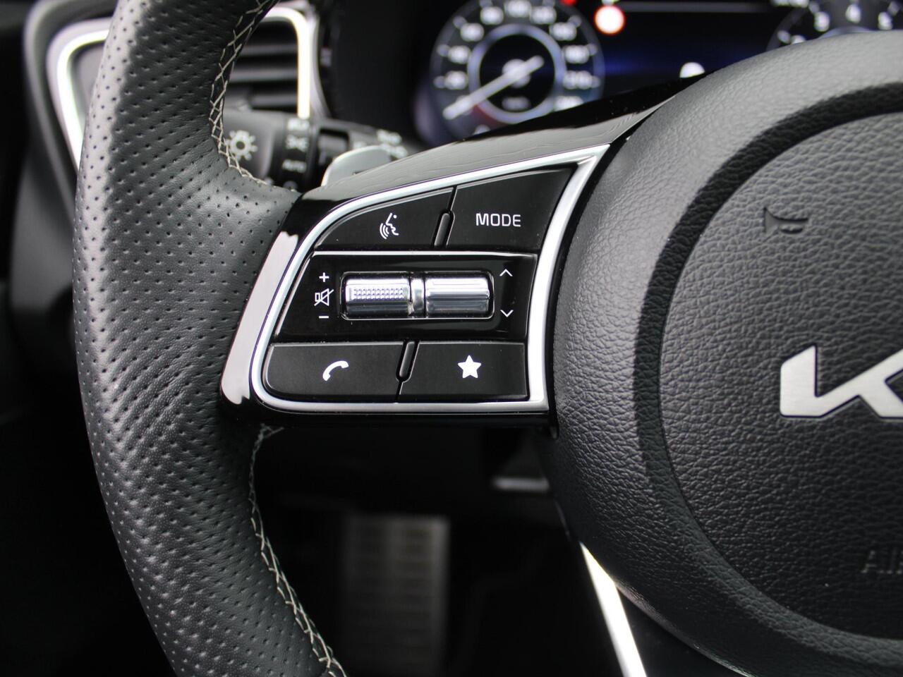 KIA CEE D Ceed 1.5 T-GDi GT-Line | Stuur-/stoelverwarming | Schuifdak | Cruise adapt. | Camera | 17" LM | LED | Dodehoek sensor | Draadloze lader |