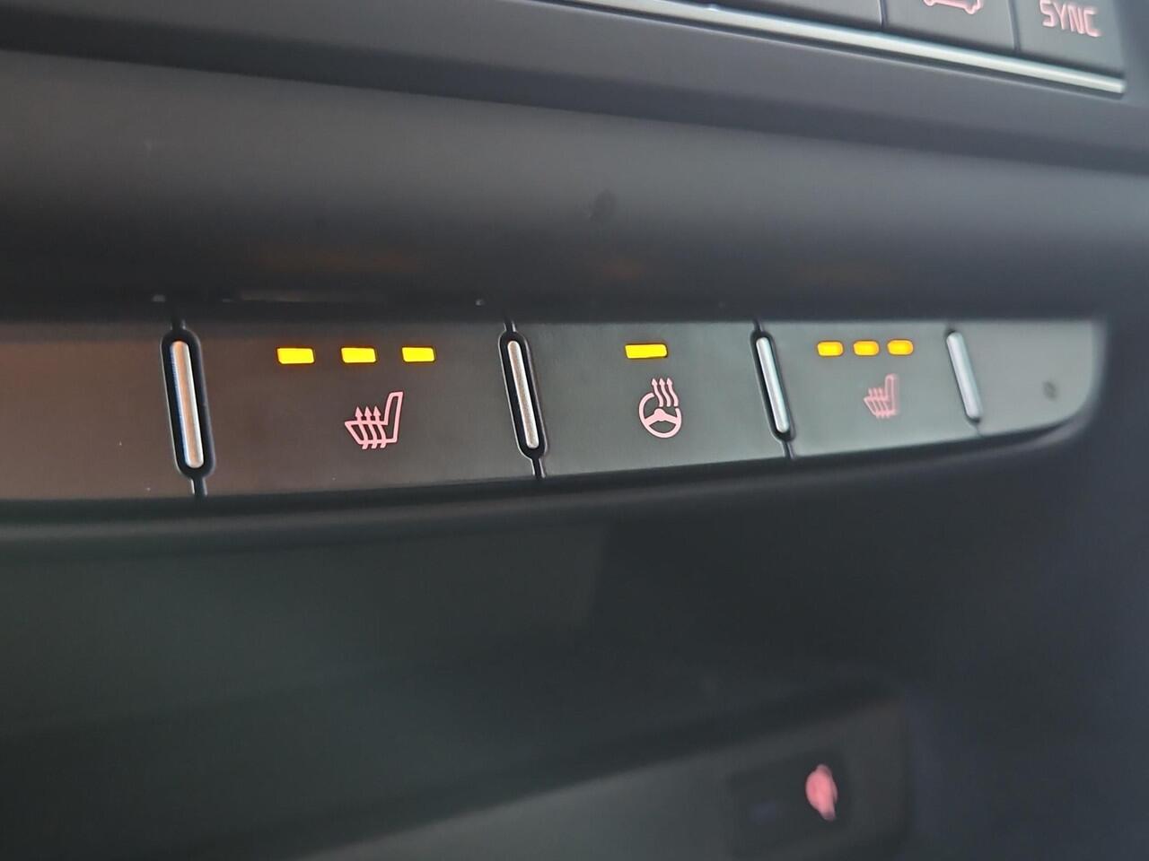 KIA CEE D Ceed 1.0 T-GDi MHEV Design Edition Automaat | Cruise | LED | Automaat | Stoel- en Stuurverwarming | Dode-Hoek Asst | LMV |