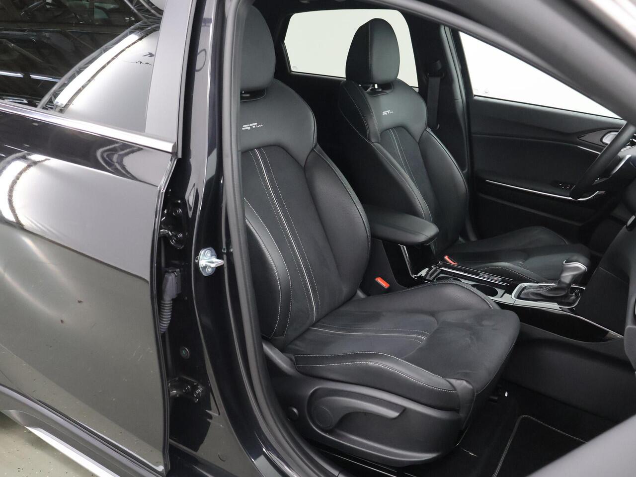 KIA CEE D Ceed 1.5 T-GDi GT-Line | Panoramadak | Matrix LED Koplampen | Stoel/Stuurverwarming | Keyless Go |