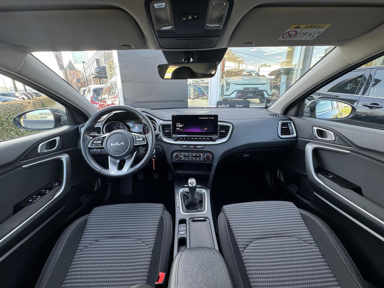 KIA CEE D Ceed 1.5 T-GDi DynamicLine Eerste Eigenaar, Apple Carplay/Android Auto, Navigatie, Cruise Control, Elektrische Spiegels, Enz...
