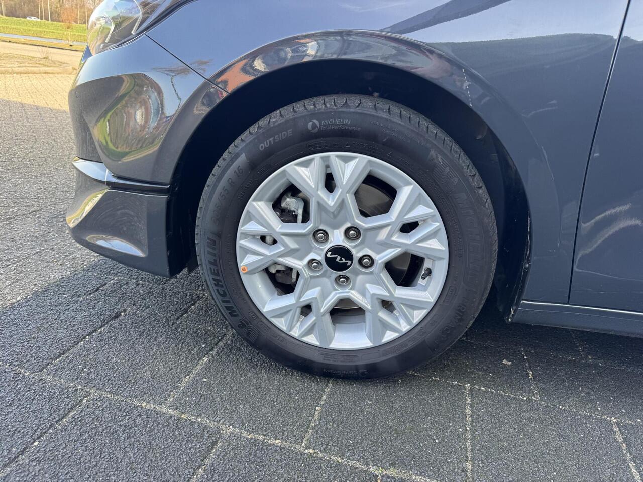 KIA CEE D Ceed 1.5 T-GDi DynamicLine Eerste Eigenaar, Apple Carplay/Android Auto, Navigatie, Cruise Control, Elektrische Spiegels, Enz...