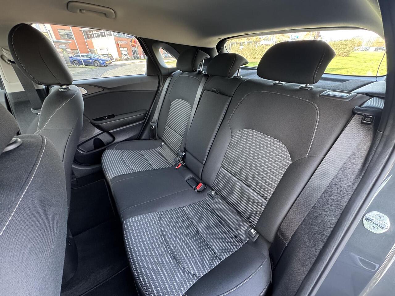 KIA CEE D Ceed 1.5 T-GDi DynamicLine Eerste Eigenaar, Apple Carplay/Android Auto, Navigatie, Cruise Control, Elektrische Spiegels, Enz...