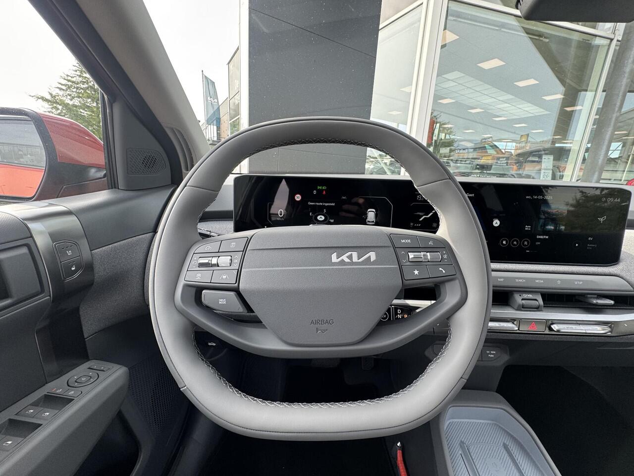 KIA EV3 Plus 81.4 kWh ¤40.195,- RIJKLAAR! Nu ¤3.230,- voordeel! Meerdere kleuren en uitvoeringen leverbaar.
